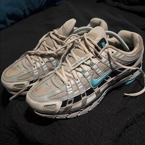 Nike Men's Beige and Teal Sneakers